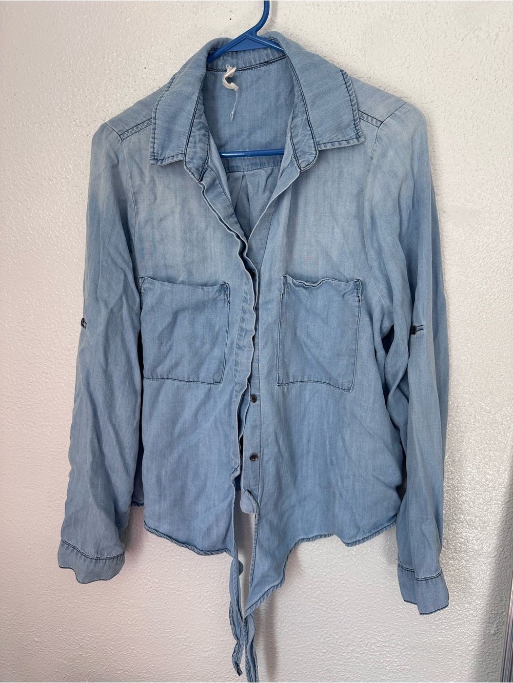 Easel Los Angeles Size Medium Women’s Button Up Shirt 100% Tencel Faded Blue Tie